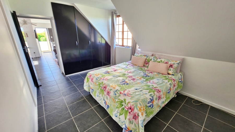 5 Bedroom Property for Sale in Struisbaai Western Cape